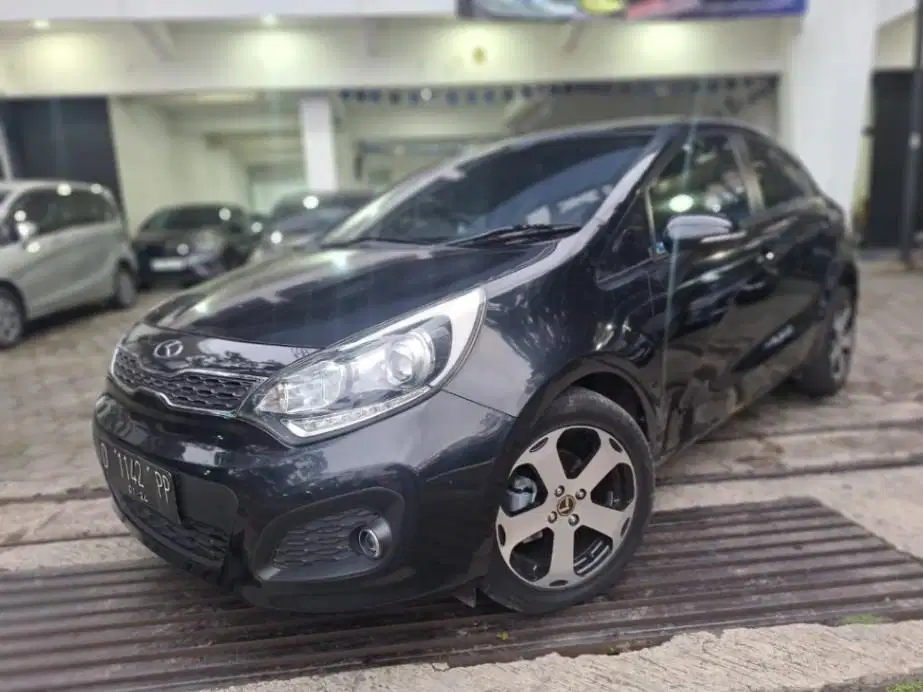 Low KM 100rb an Kia Rio 1.4 Automatic 2014 Termurah