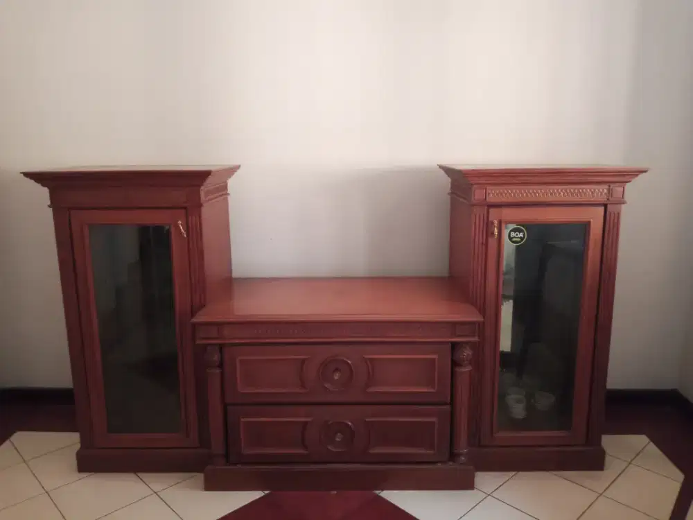 Furnitur Lemari Kayu klasik