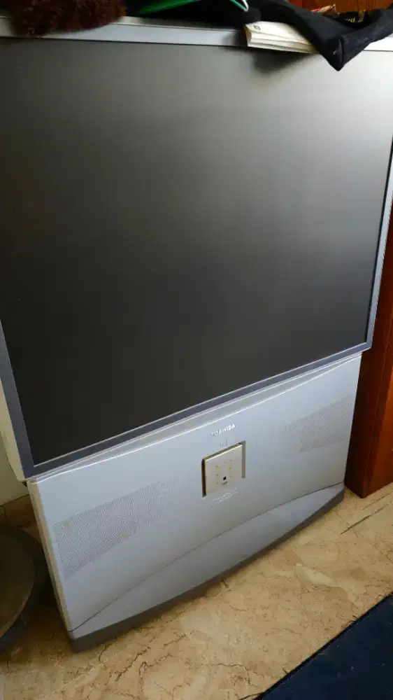 TV projector toshiba 43A9UE (rusak)