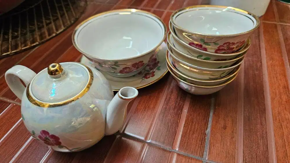 Pajangan Set Cangkir dan Teko