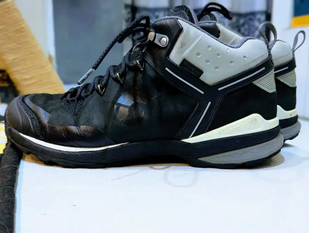 Sepatu gunung outdoor merk NEPA