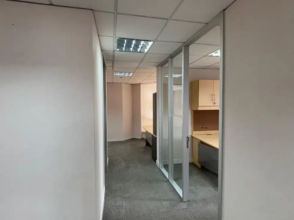 disewakan ruang kantor full furnis di sequis center area sudirman