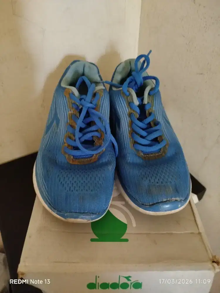 Sepatu santai diadora