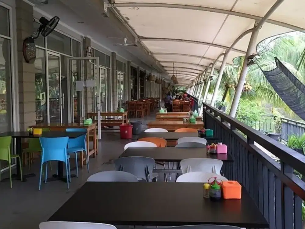Disewa Ruko Food City Green Lake City Ruko Siap Pakai-Belakang View Danau