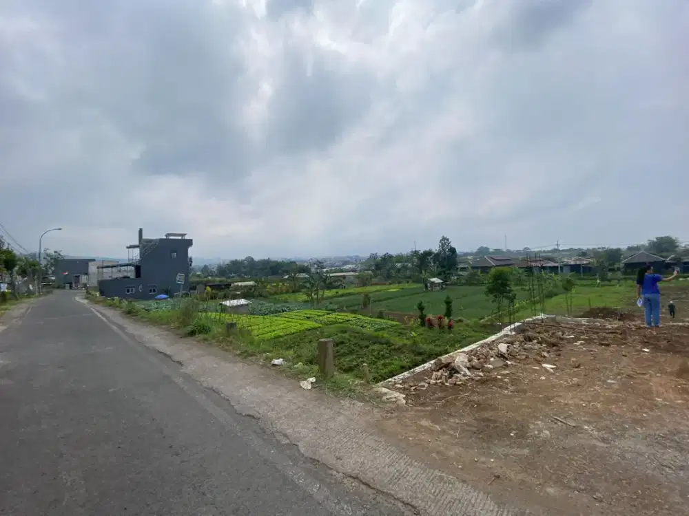 Villa 2 Lantai dengan Kolam Renang Pribadi