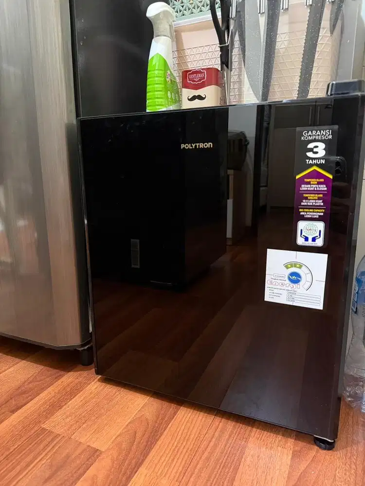 Kulkas Mini Portable Polytron PRH 51 X/R