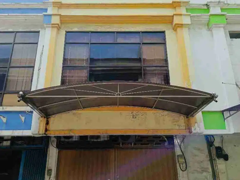 JUAL CEPAT/ SEWA RUKO 3 LANTAI SIAP HUNI, LOKASI STRATEGIS