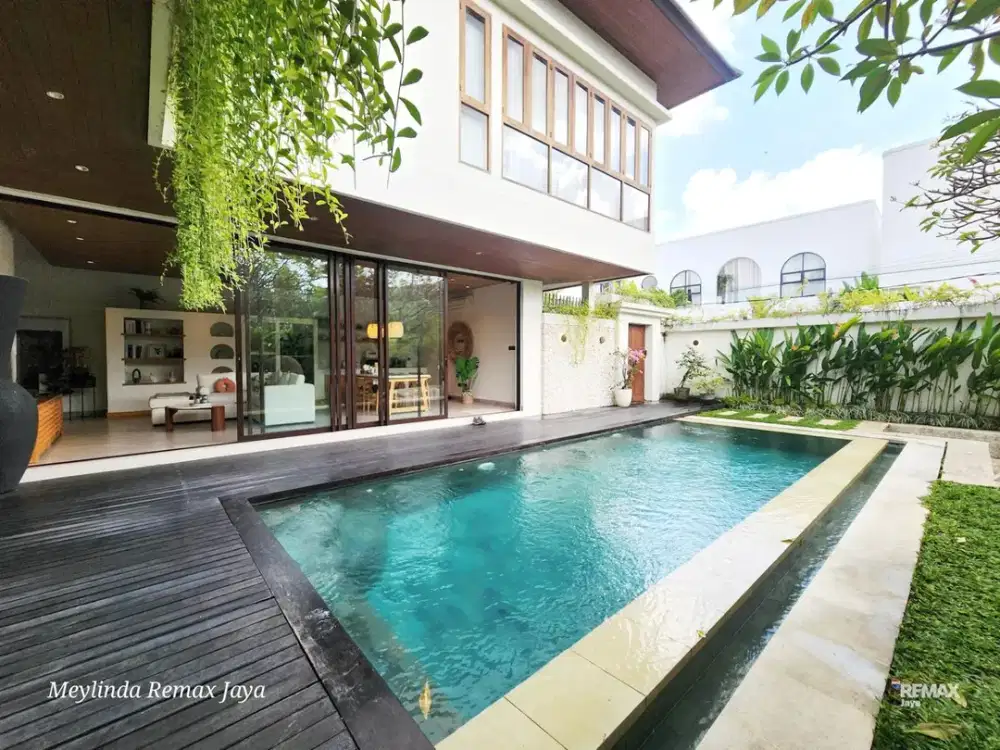 Villa design modern Dijual, lokasi premium Umalas.