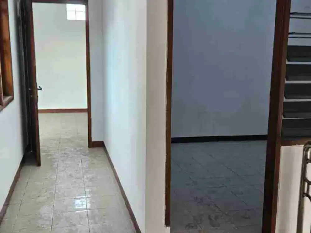 Rumah Petukangan selatan jalan damai lt 299