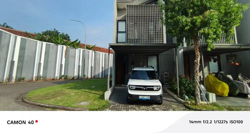 Rumah Hook Samping RTH, O2 Grand Wisata – Satu Tetangga Privasi Tinggi