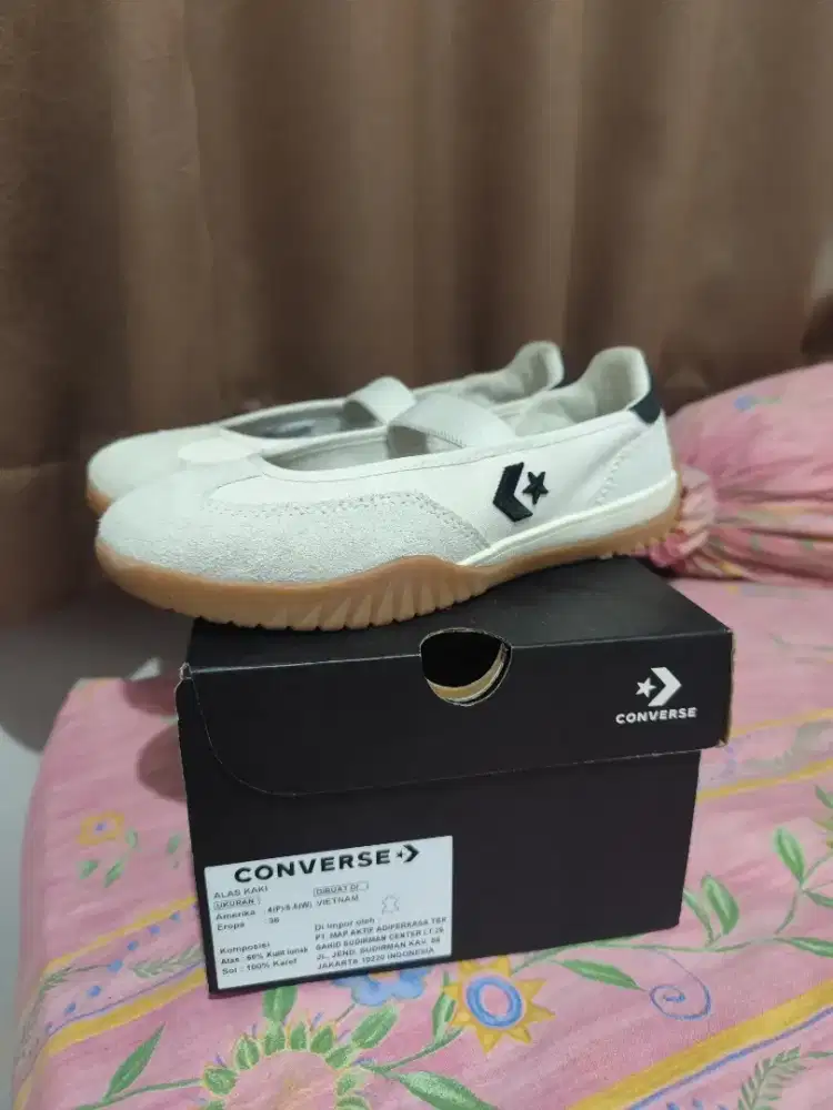 Sepatu Second Converse Run Star Trainer Ballet White Black Gum