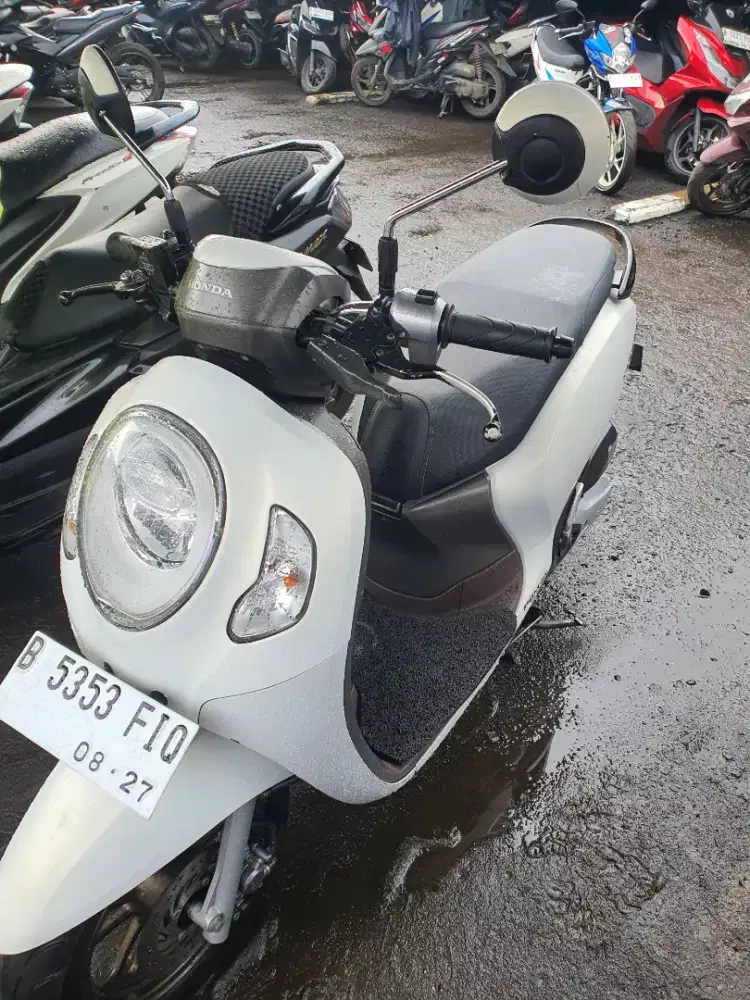 Honda putih prestigeScoopy 2022