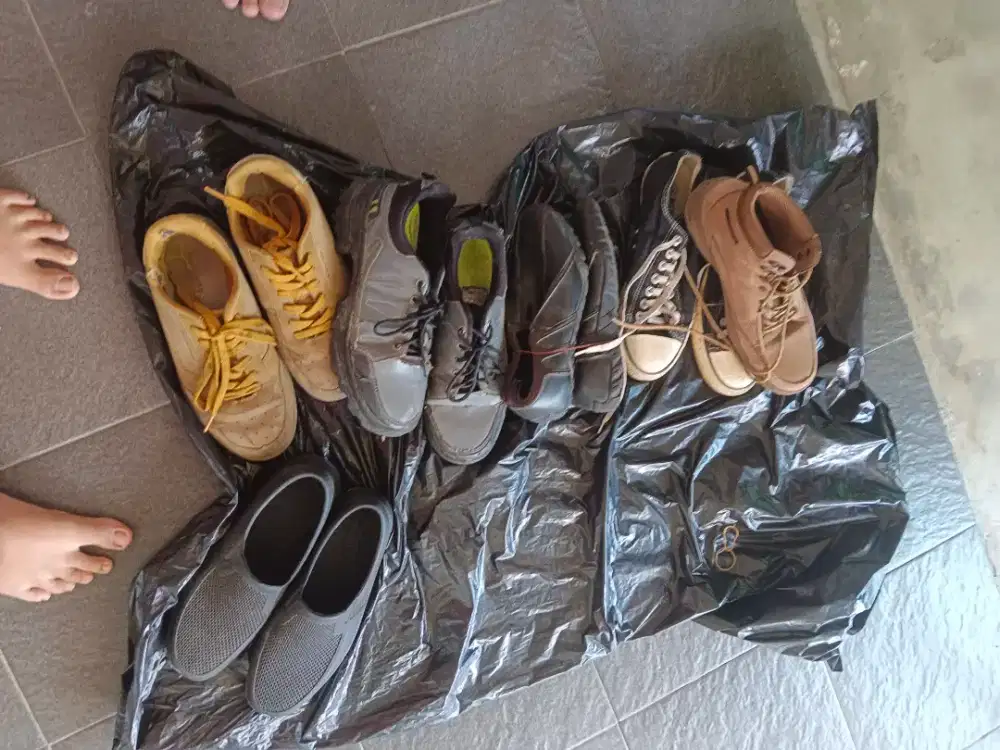 Sepatu yang masih bisa di pakai