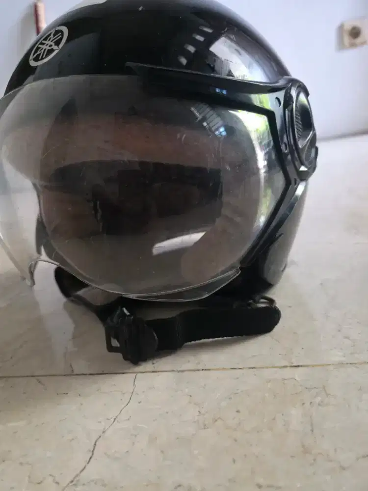 Helm bekas Yamaha size orang dewasa
