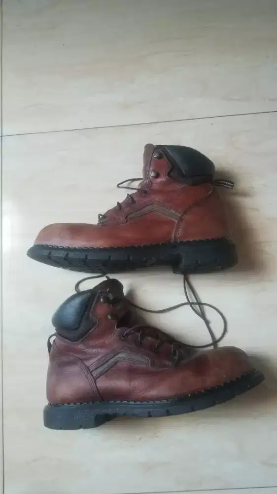 red wing 3526 authentic no :42 safety boot