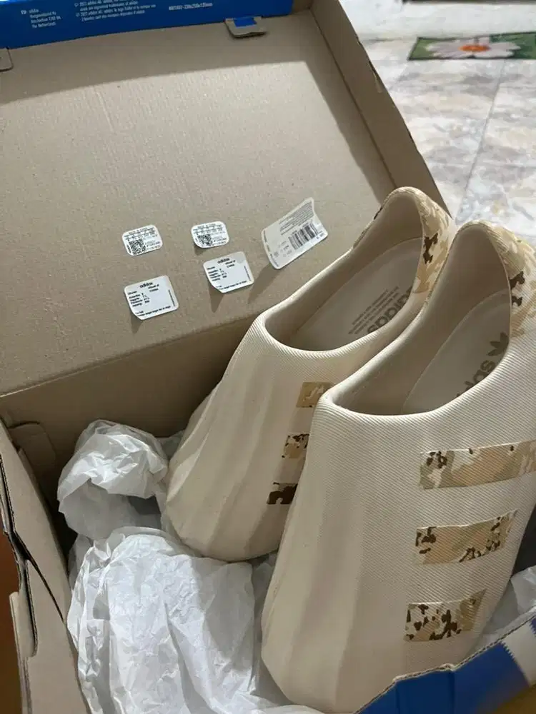 Sepatu adidas adifom superstar