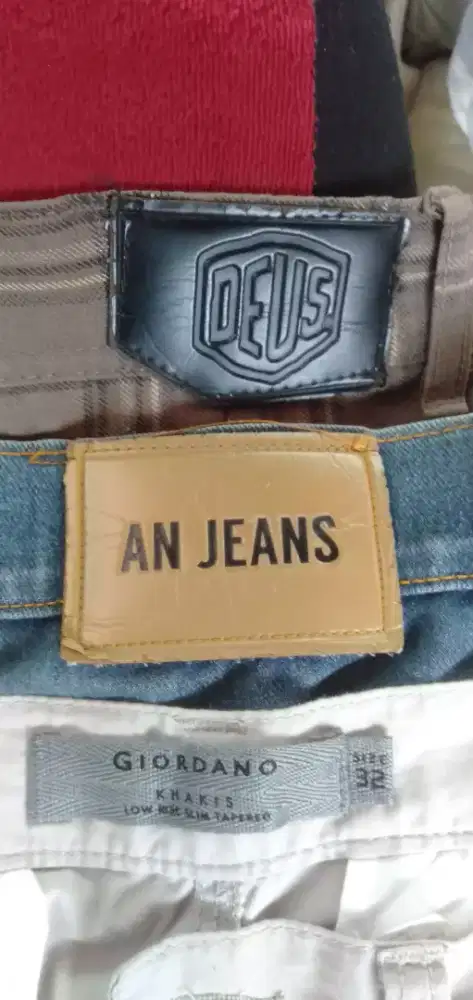 Di jual celana jeans 3 dan celana kain 3 untuk cow ukuran 30,32,34