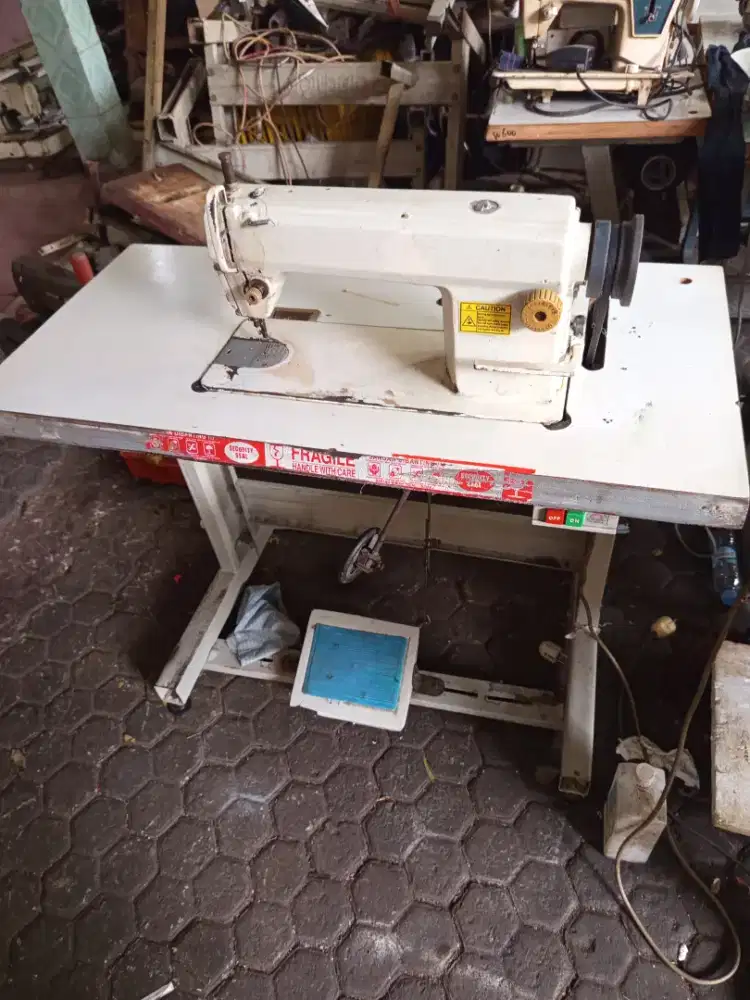 Mesin Jahit Juki putih jarum 1