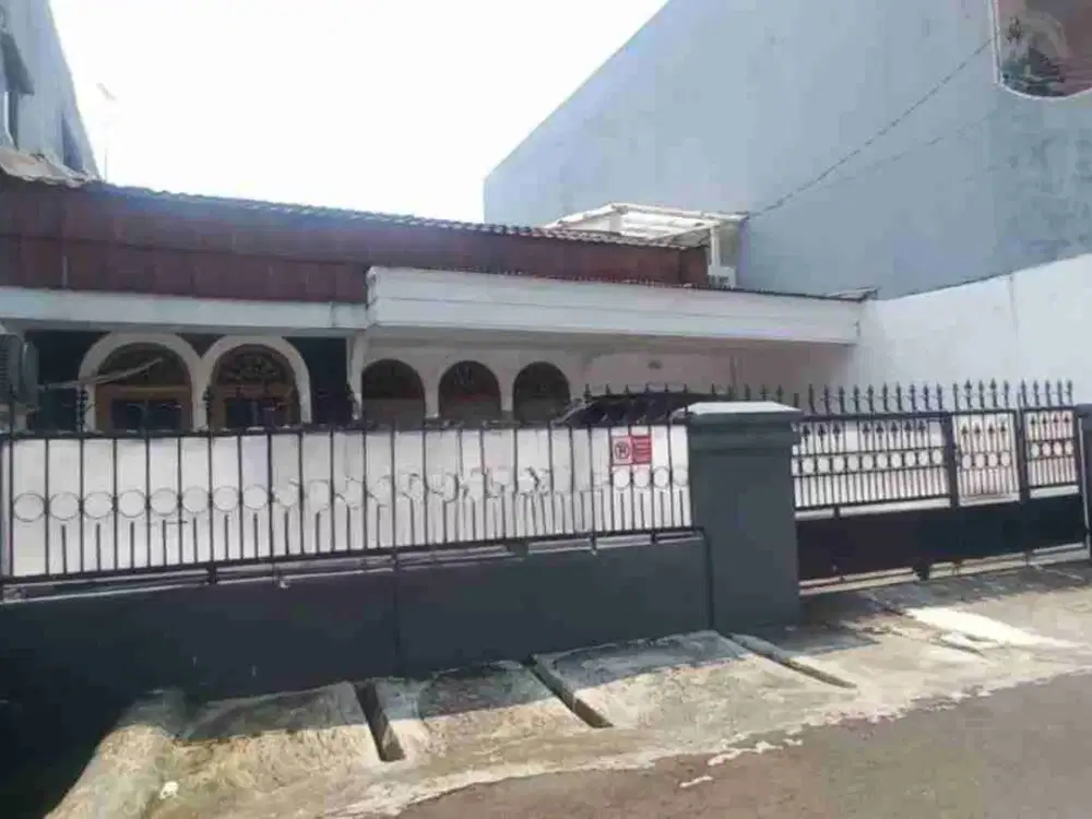 Rumah Luas & Strategis Dekat BINUS Kemanggisan Akses Mobil