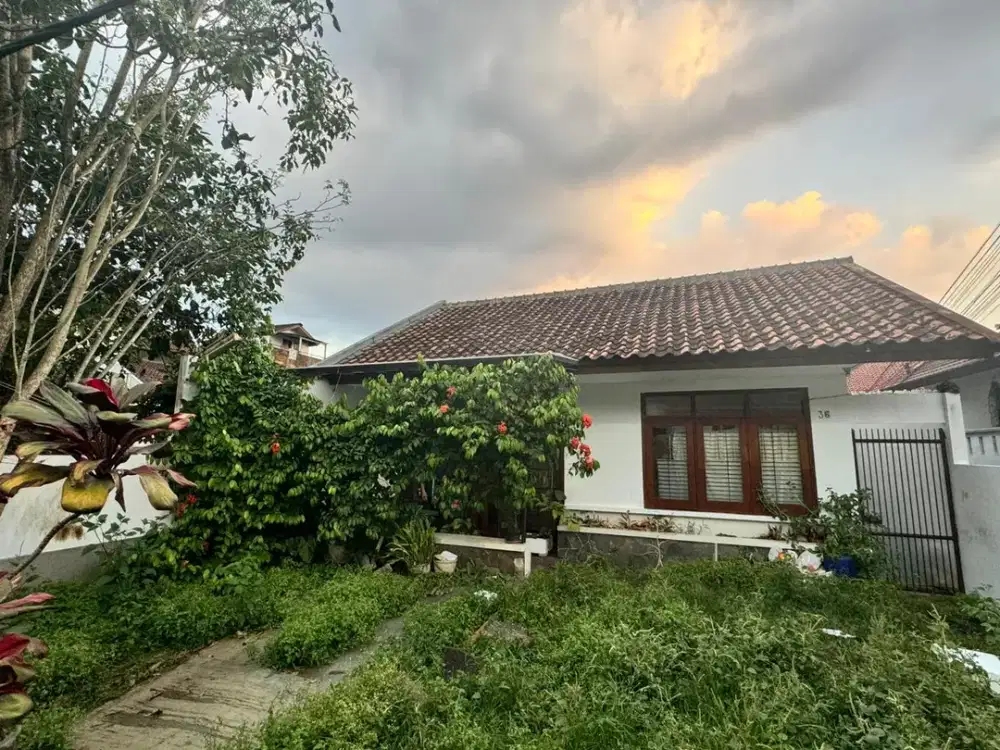 Dijual Cepat Rumah Hitung Tanah Nyaman Lokasi Strategis di Bandung Utara
