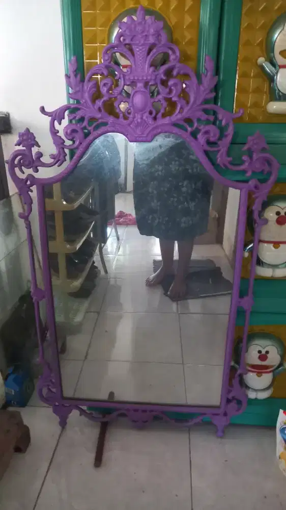 Cermin asli dengan frame besi ukir
