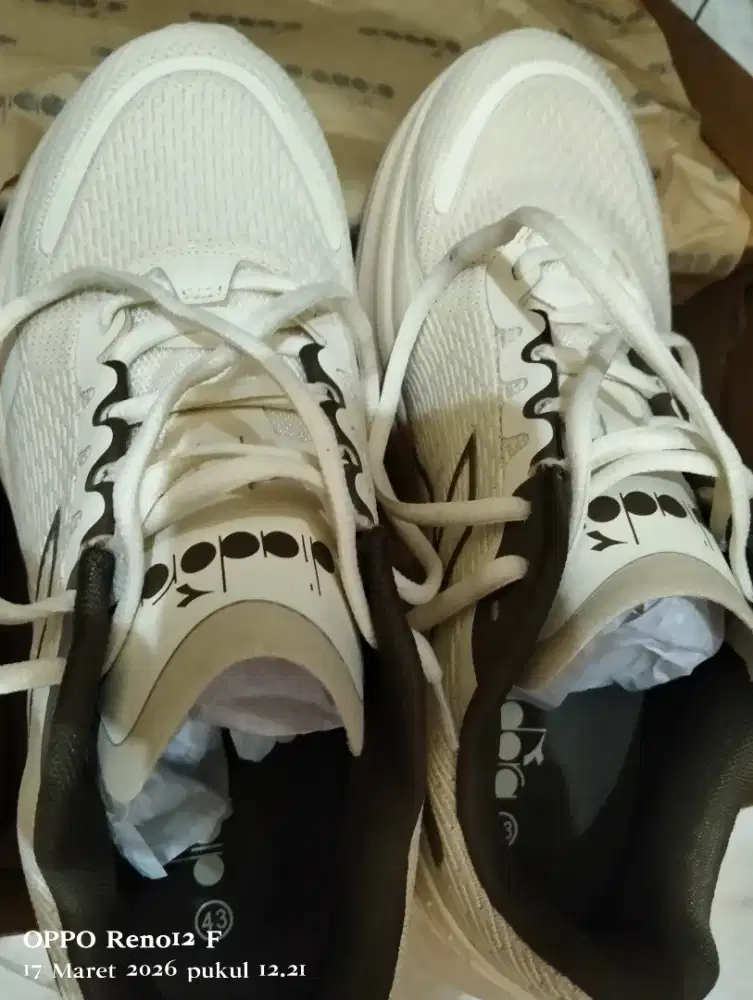 Sepatu diadora size 43