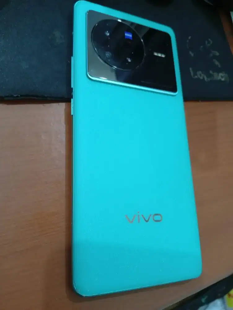 Preloved Vivo X80 minus Garis