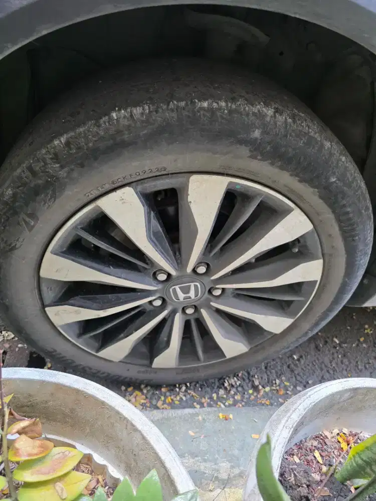 Ban Bridgestone 215/55R17 T005A 2022