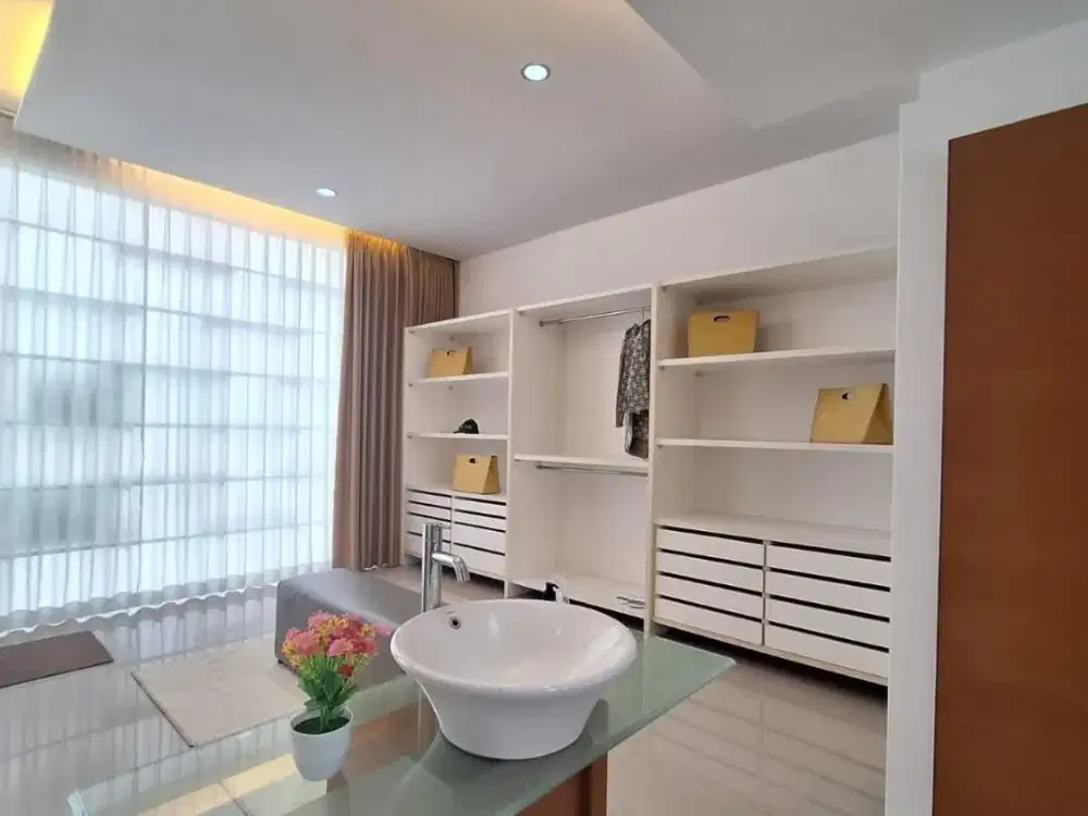 Disewakan Rumah Nyaman Siap Huni Moden Minimalis Lokasi Strategis di Town House Beverly Dago Bandung