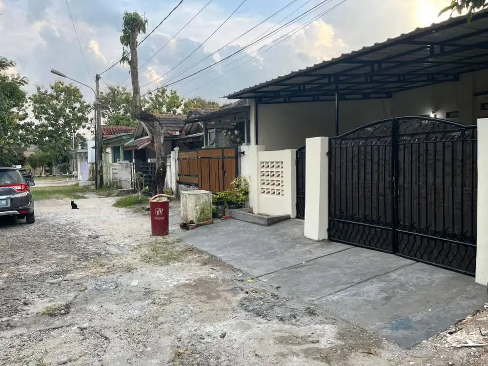 Disewakan Rumah Strategis, cocok untuk keluarga atau usaha catering