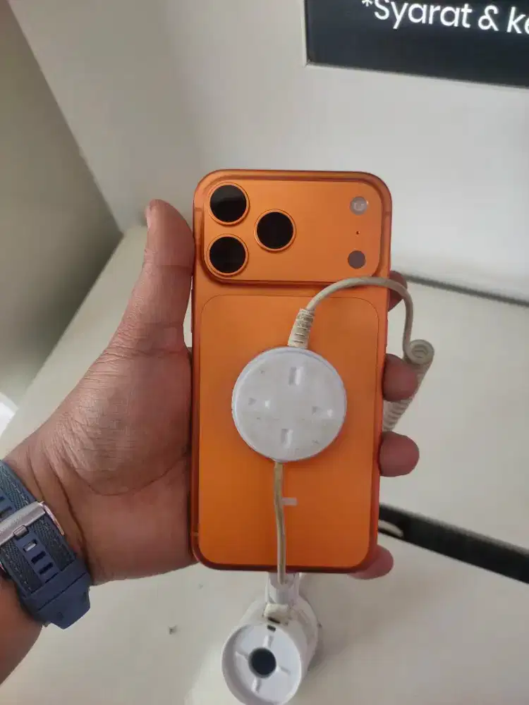 Iphone 17 promax orange
