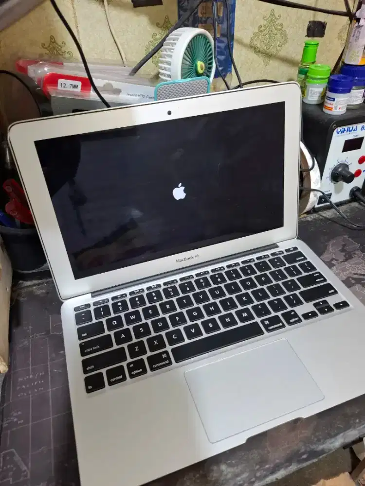 Service Laptop komputer dan macbook ciledug