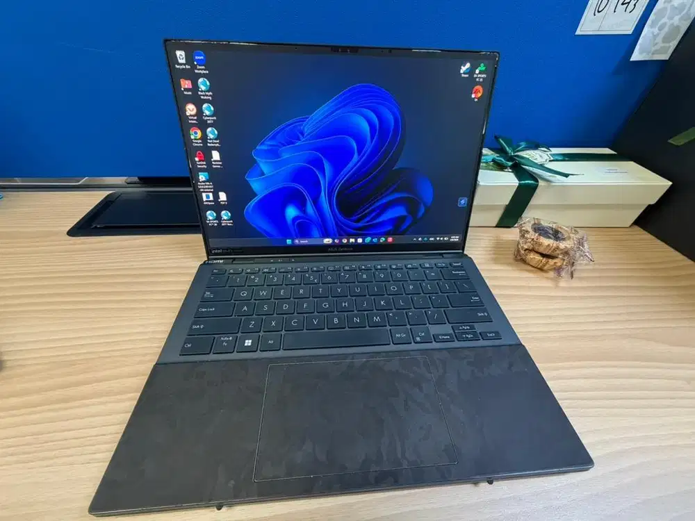 ASUS ZENBOOK DUO UX846MA