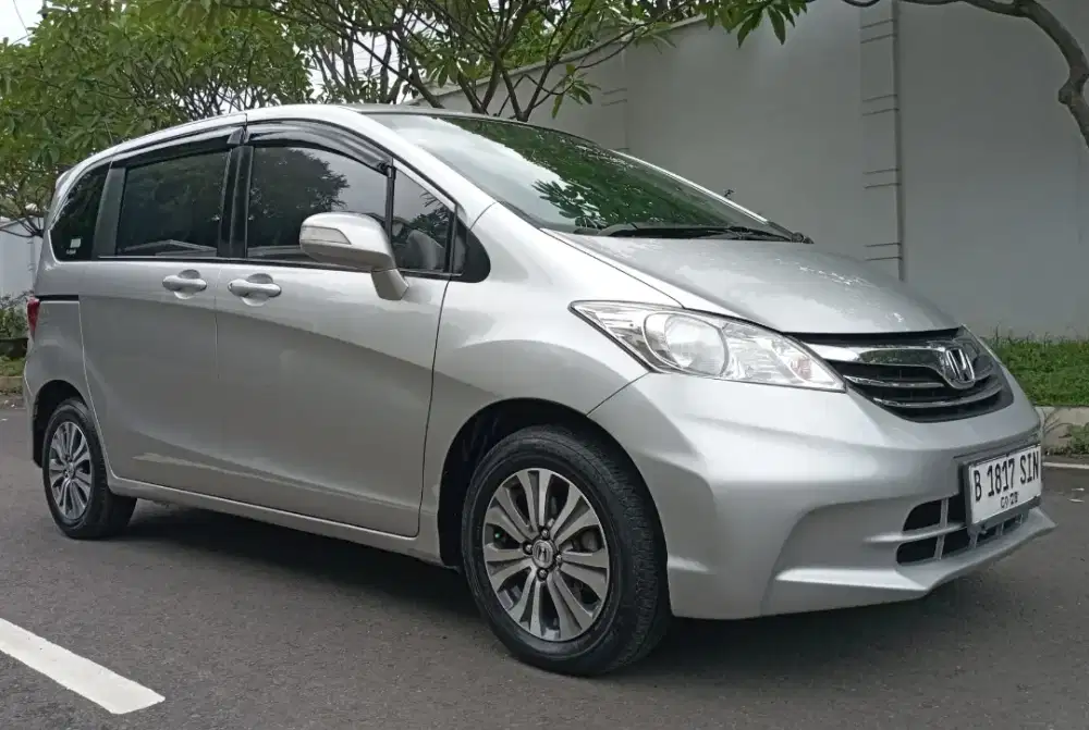 Honda Freed 1.5 S AT Facelift 2014 Silver AC Double Istimewa Sekali