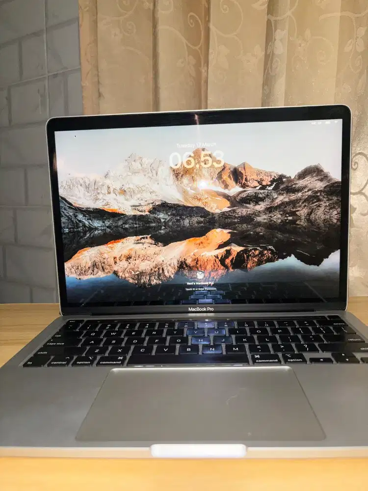 Macbook Pro 2020 i5 16/256