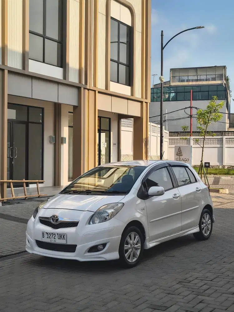 TOYOTA YARIS S LIMITED MATIK 2010, kilometer ANTIK