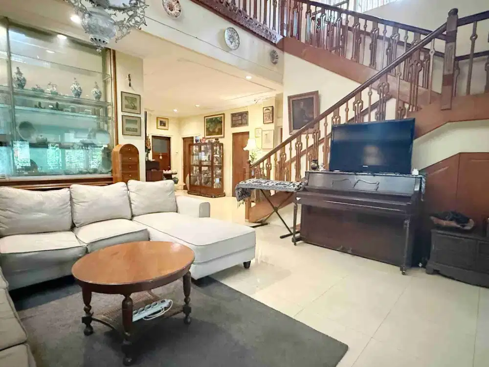 Rumah siap huni dijual di area strategis di Cipete, Jakarta Selatan, luas tanah 1200-an meter.. cocok untuk tinggal dan usaha