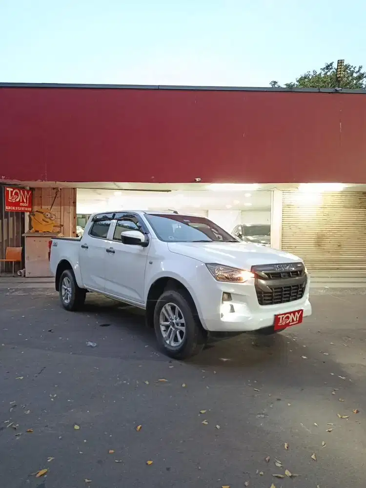 #Tony Mobil# Isuzu D-Max Dobel Cabin 4x4 MT 2023 Putih