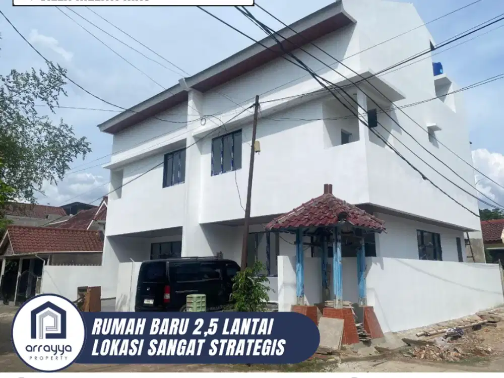 DIJUAL RUMAH 2,5 LANTAI POSISI HOEK LOKASI SANGAT STRATEGIS DI VILLA MELATI MAS (EN682)