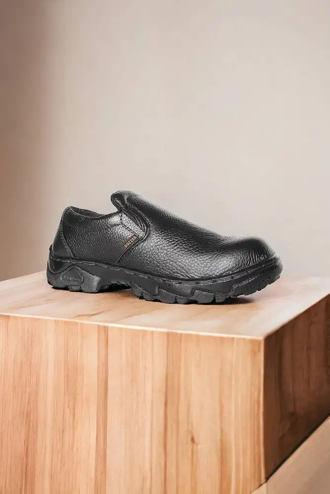 Flash sale Sepatu safety sporty look Klaten