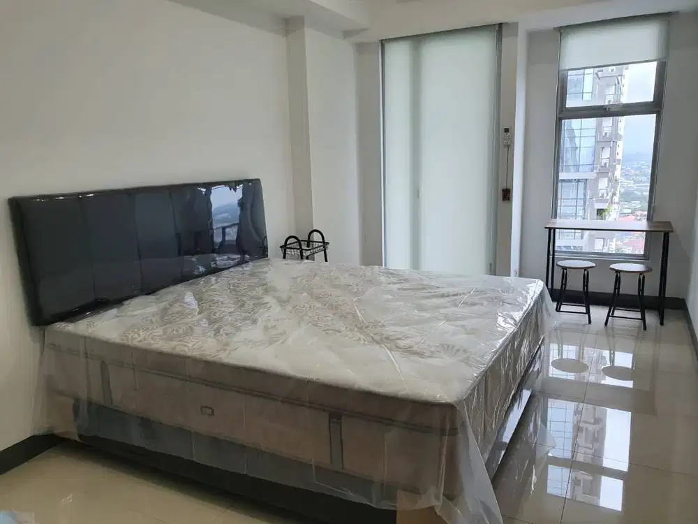 DISEWAKAN APARTEMEN STUDIO BENSON SEMI FURNISHED HIGH FLOOR