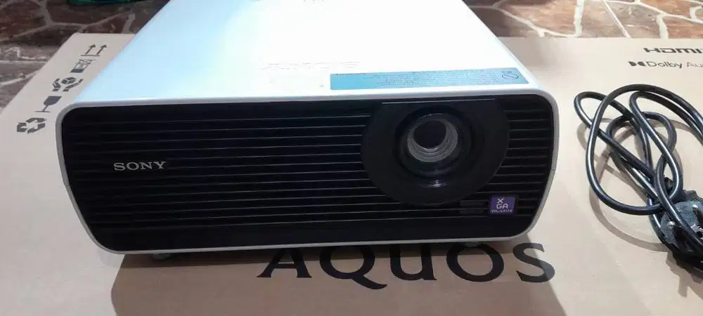 Proyektor Sony vpl ex175