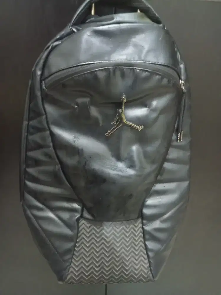 Tas Jordan hitam kondisi ada minus