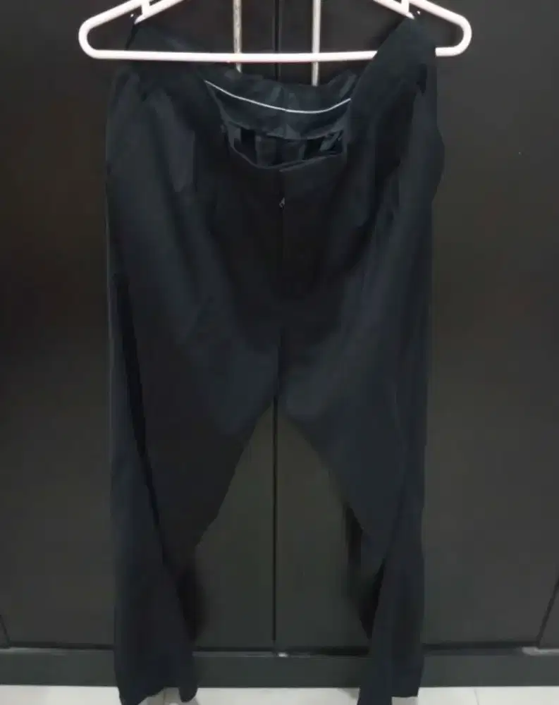 Celana hitam bahan Stanley adams