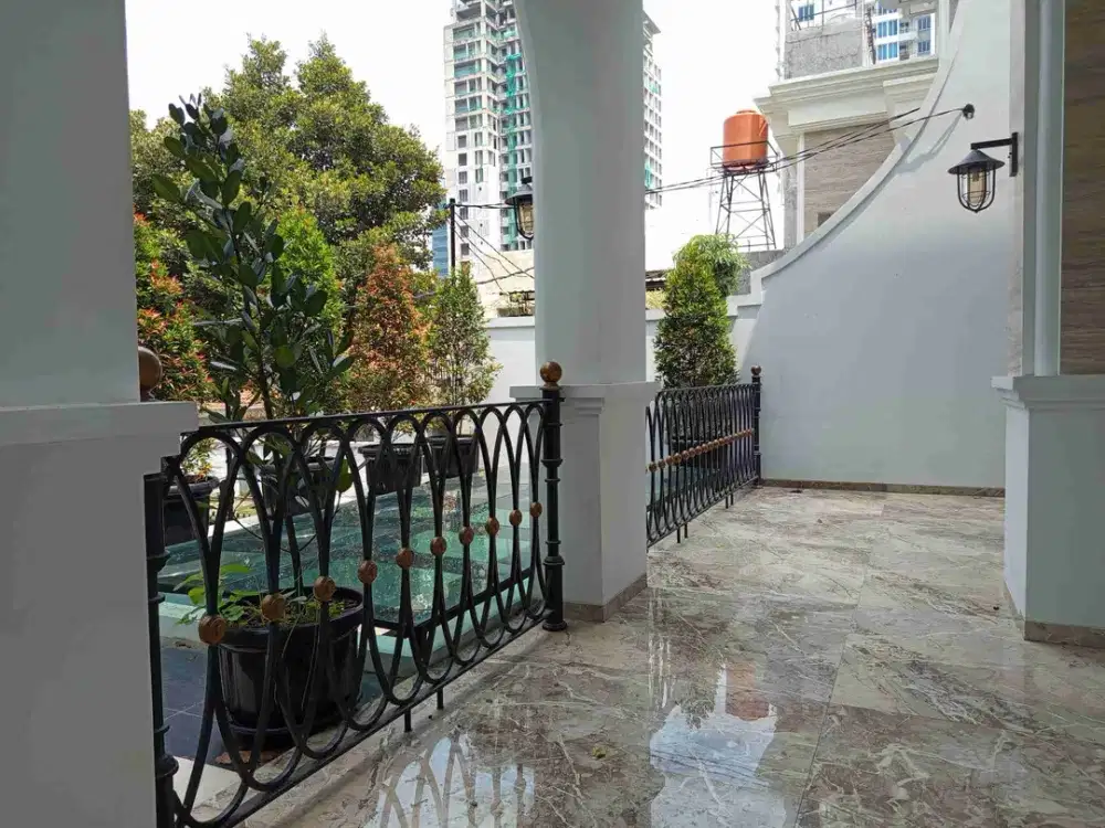 Dijual rumah baru gress and lux dalam komplek, nyaman ada kolam renang, bebas banjir hanya 5menit ke pintu tol cipete, jakarta selatan