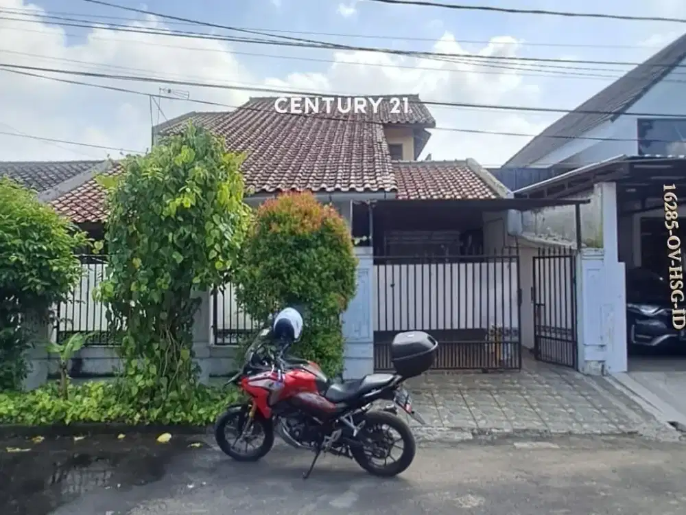 Rumah Luas Dengan Lingkungan Yang Tenang Di Bintaro