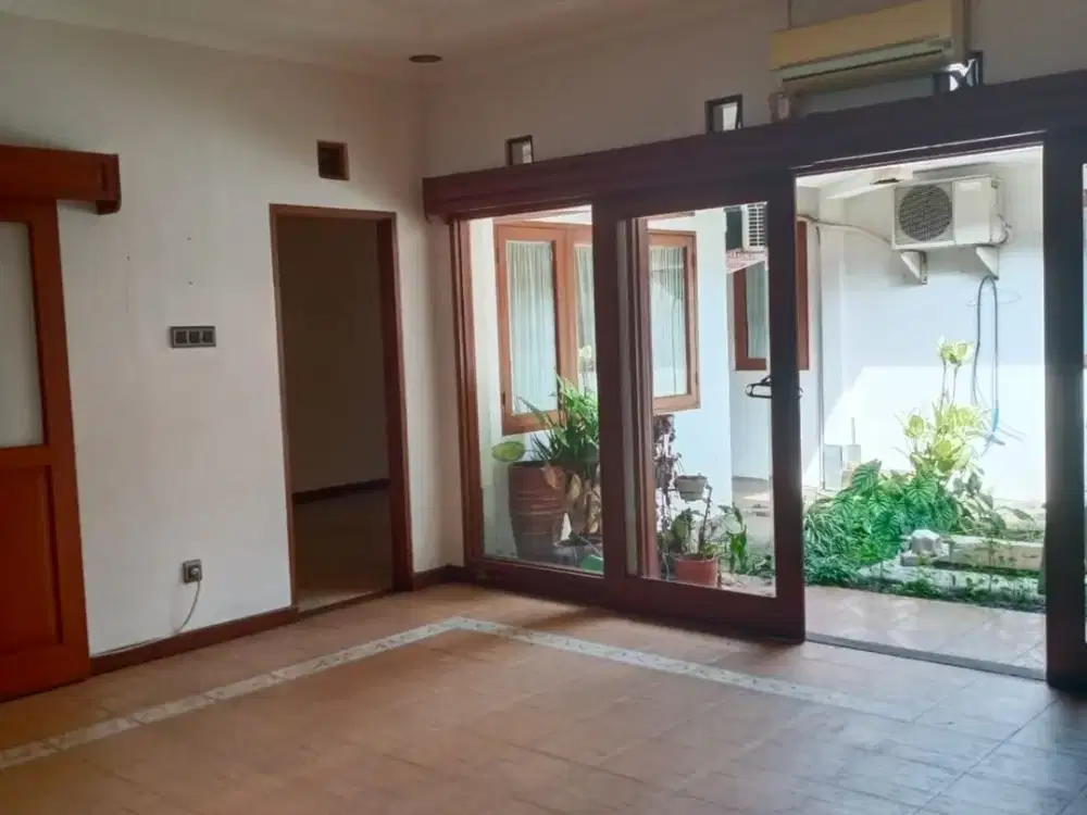 RUMAH LUAS NYAMAN TERAWAT COCOK UNTUK USAHA SIAP PAKAI DI JL. BANTENG BANDUNG