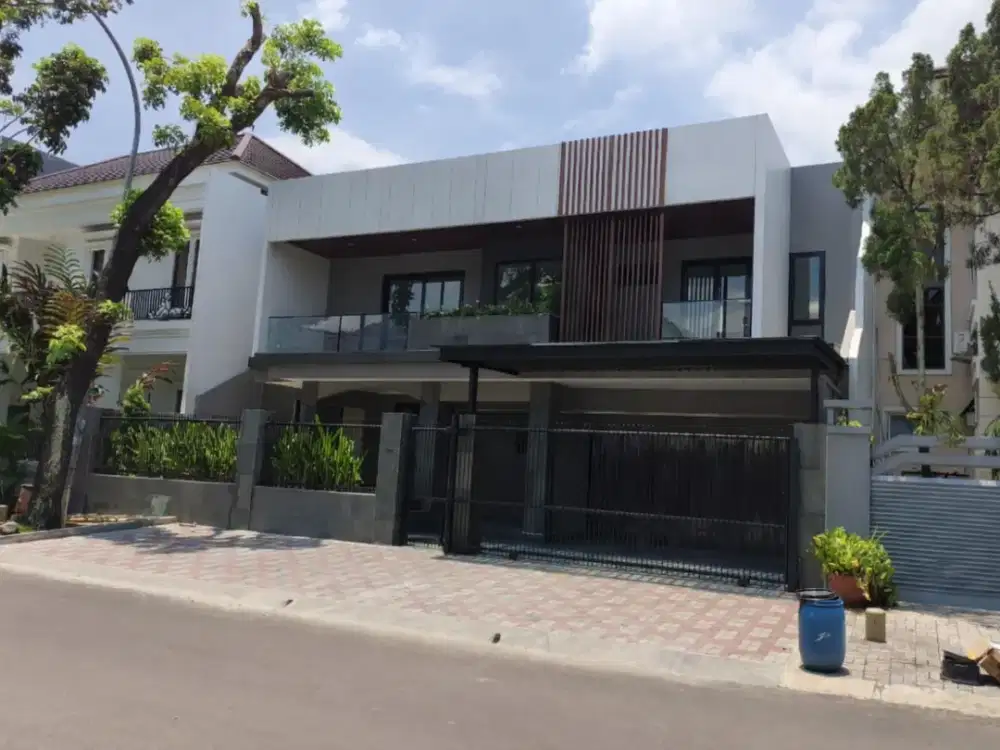 DIJUAL RUMAH SUDAH RENOVASI DI JALAN BOULEVARD PUSPITA LOKA BSD CITY ADA ROOFTOP