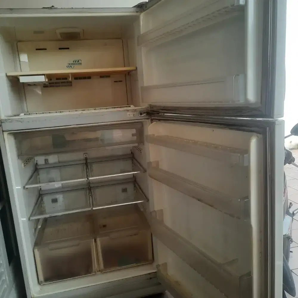 KULKAS DAEWOO KONDISI RUSAK GA DINGIN UKURAN 780 LITER 600RIBU NET