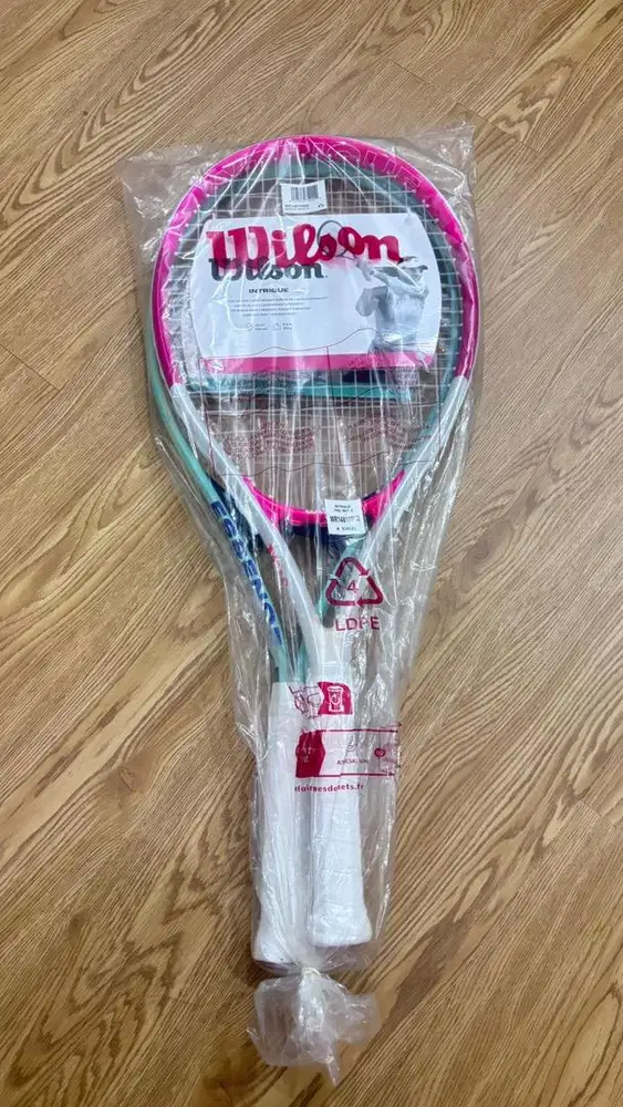 Jual raket tennis belum pernah dipakai sama sekali dari beli baru.